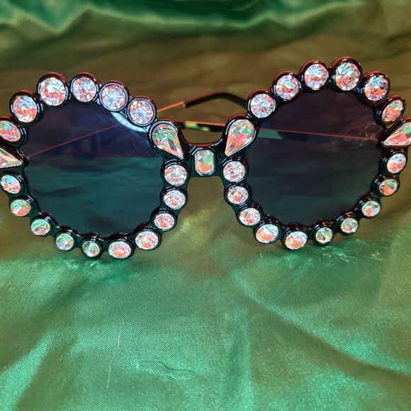 Betsey Johnson Black Sunglasses with Crystal Accents (New) - Picture 3 of 3